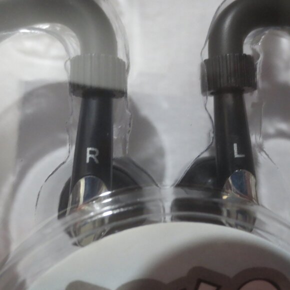 Brand New Sealed 3 Headphones Earbuds Earphones Package Set. - Picture 7 of 10